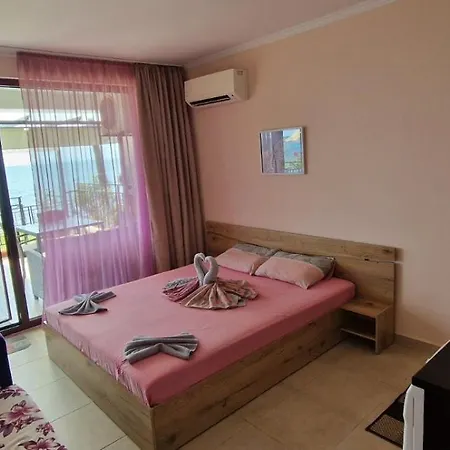 Daire и студия в комплекс акротирия Misivri