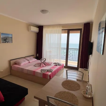 Daire и студия в комплекс акротирия *