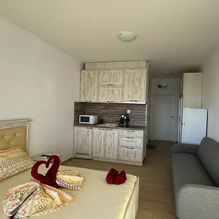 и студия в комплекс акротирия Misivri