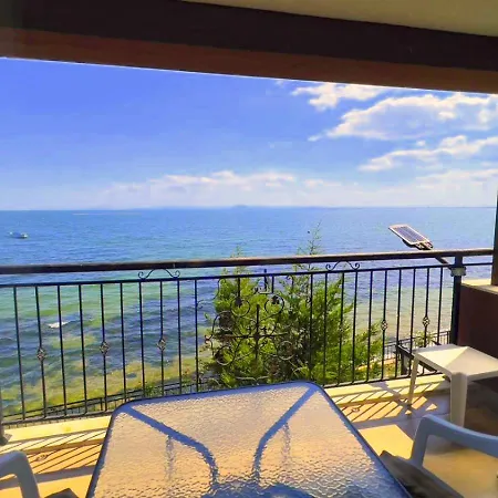 Daire и студия в комплекс акротирия