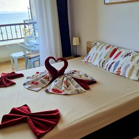 Daire и студия в комплекс акротирия