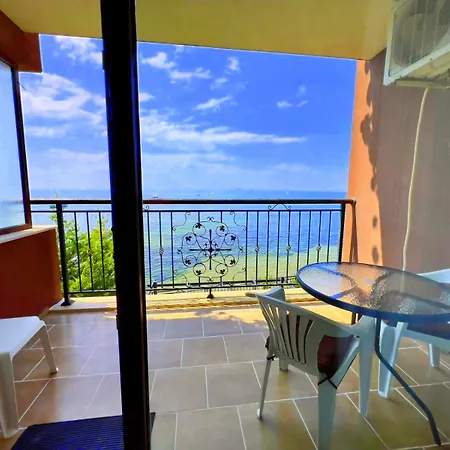 Daire и студия в комплекс акротирия Misivri