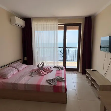 и студия в комплекс акротирия *