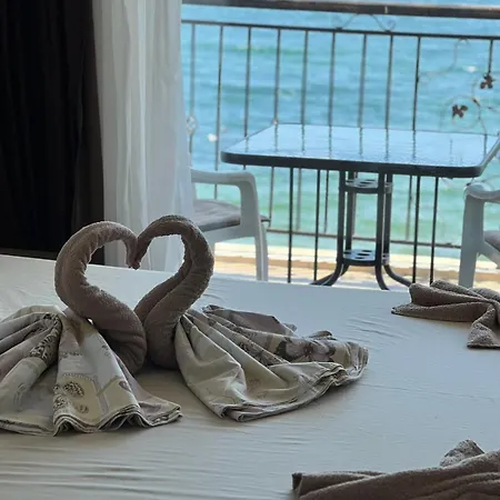 и студия в комплекс акротирия דירה