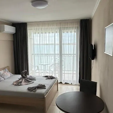 и студия в комплекс акротирия