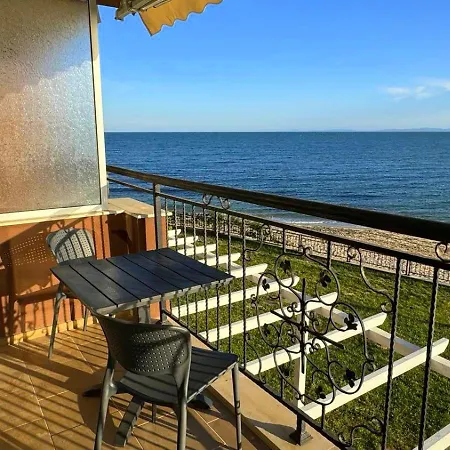 и студия в комплекс акротирия Apartment Nesebar