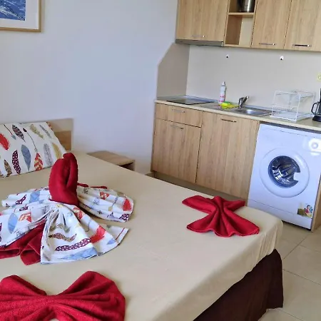 и студия в комплекс акротирия Apartment Nesebar