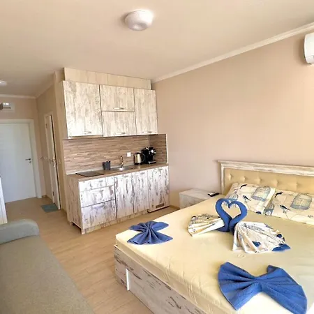 Apartment и студия в комплекс акротирия *