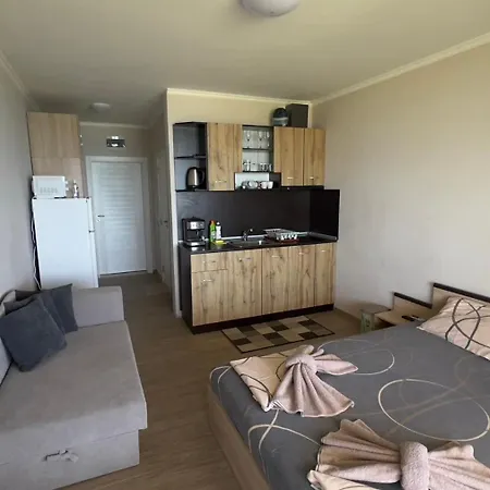 и студия в комплекс акротирия