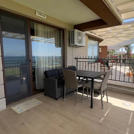 и студия в комплекс акротирия Apartment Nesebar