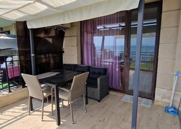 Lejlighed и студия в комплекс акротирия