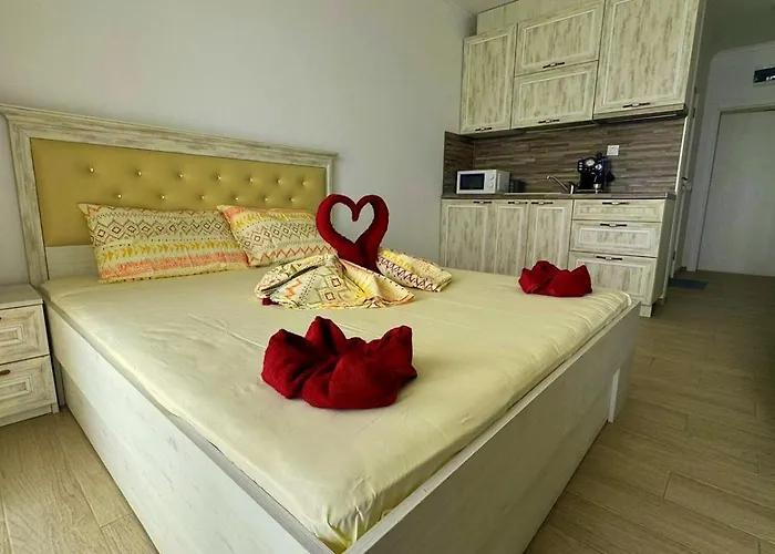 Lejlighed и студия в комплекс акротирия *