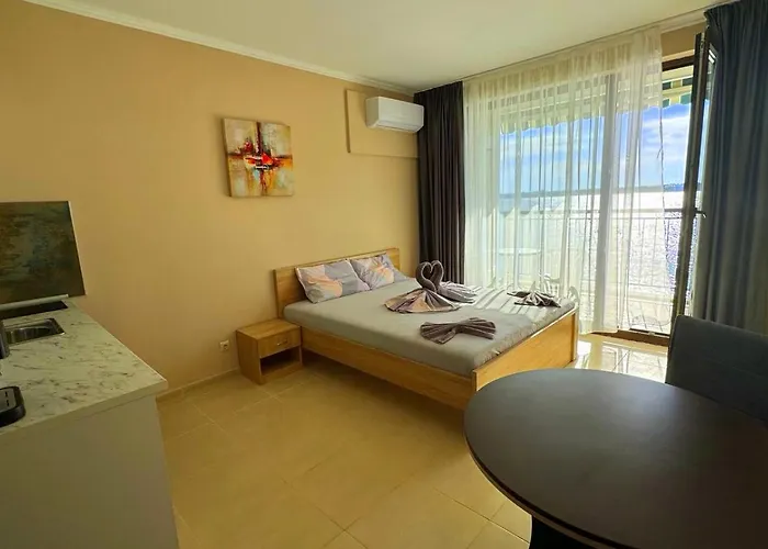 Lejlighed и студия в комплекс акротирия *