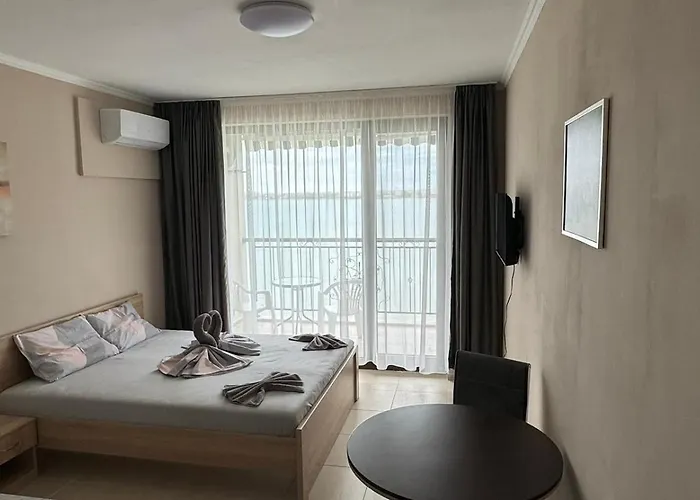 и студия в комплекс акротирия