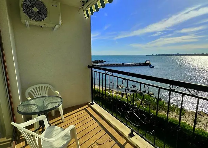 アパート и студия в комплекс акротирия ネセバル