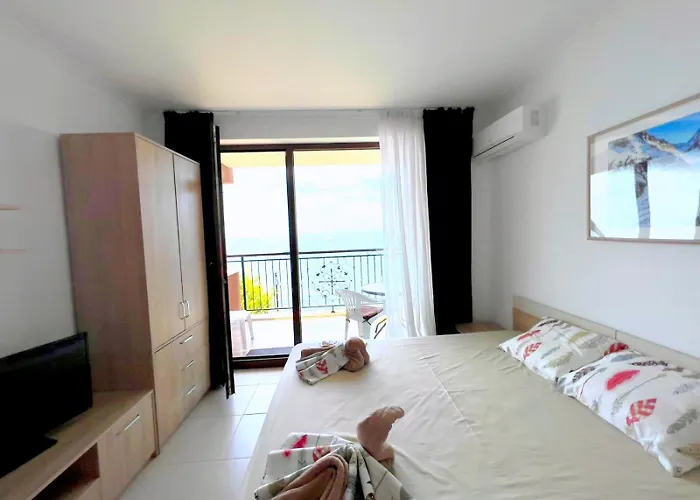 Lejlighed и студия в комплекс акротирия *