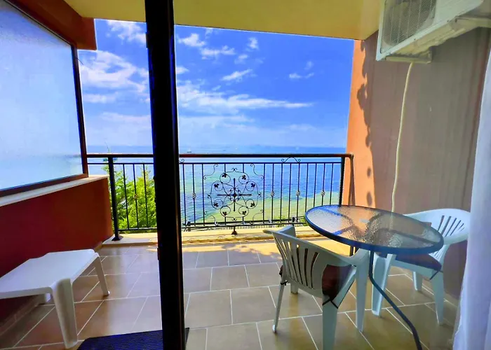 Lejlighed и студия в комплекс акротирия Nessebar