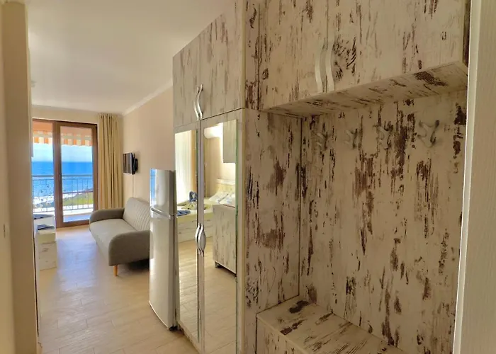 Lejlighed и студия в комплекс акротирия *